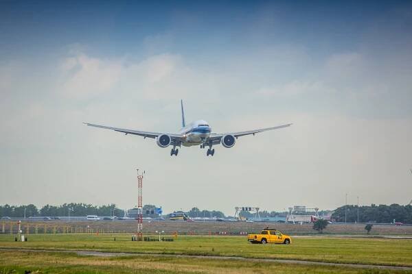 Amsterdam Airport Schiphol 2018 | flyRosta.com