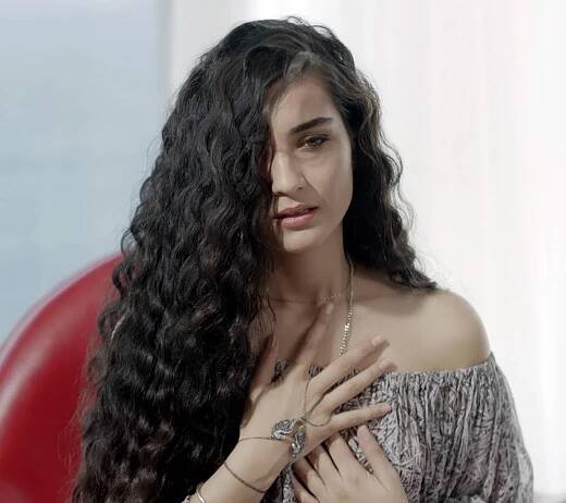 Tuba Buyukustun Short Hair Height, Net Worth, Husband Kids