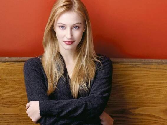 ... Sarah Gadon HD Wallpaper ...