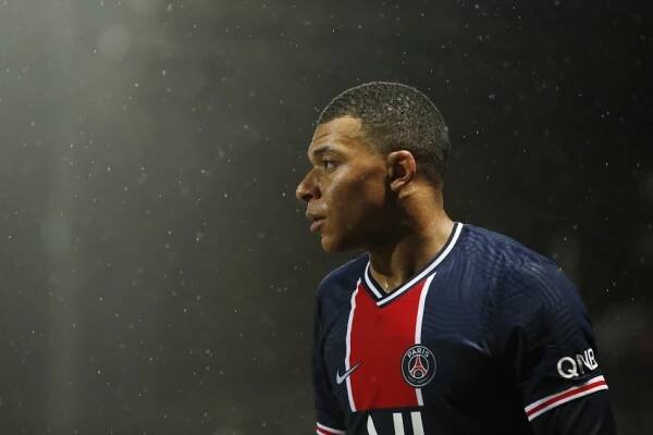 Mbappé: I když hraji proti Messimu či Ronaldovi, říkám si, že jsem nejlepší