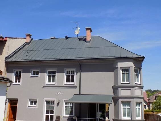 Rekonstrukce střechy, falcovana krytina PREFA, Trutnov