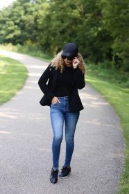 black sunglasses fall outfit