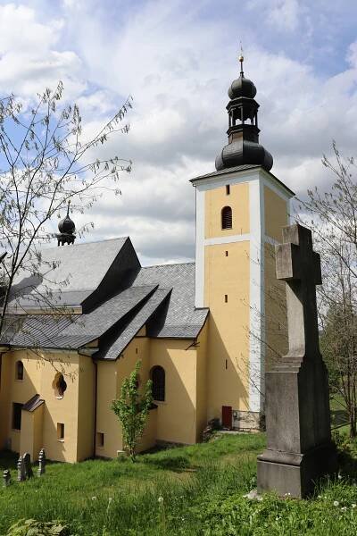 Obnova fasády farního kostela Nanebevzetí Panny Marie ve Zlatých Horách - ÚOP Olomouc