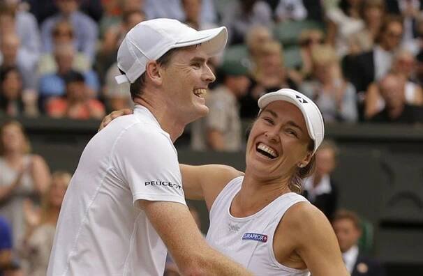 Ahoj Jamie, chceš si se mnou zahrát? Murray neváhal a s Hingisovou ovládl Wimbledon
