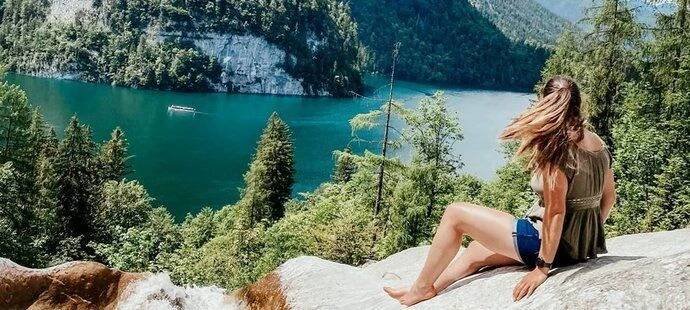 Skeletonistka Anna Fernstädtová dokáže zaujmout, ať je kdekoliv.