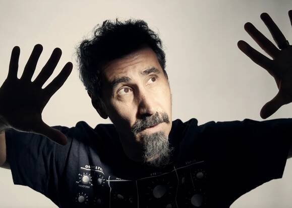 Serj Tankian (Credit: Travis Shinn)