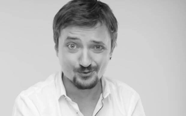 Galerie: Nečekaně zemřel talentovaný herec Daniel Heriban, zahrál si i Dubčeka, premiéry se nedožil - Galerie - Echo24.cz
