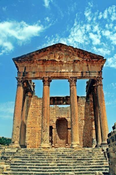 File:Temple du Capitole (Dougga).JPG - Wikimedia Commons