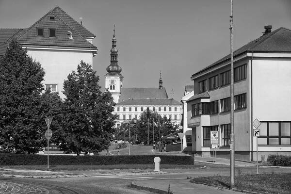 Netradiční vycházka Vyškovem: Pokochejte se černobílou krásou věží a ciferníků