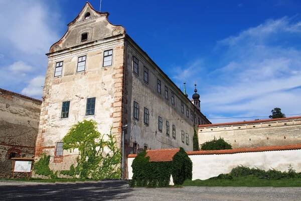 Mizející památky - Zámek Uherčice - Kategorie: Zámek Uherčice - Obrázek: Zámek Uherčice_2
