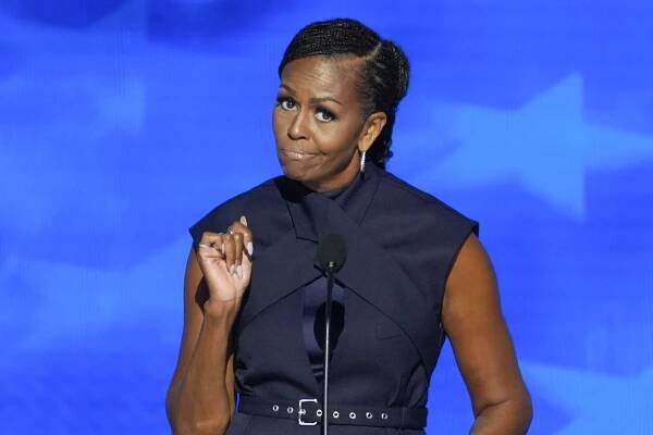 Jeden z najlepších prejavov za posledné roky. Komentátori chvália Michelle Obamovú, ktorá sa nečakane tvrdo obula do Trumpa