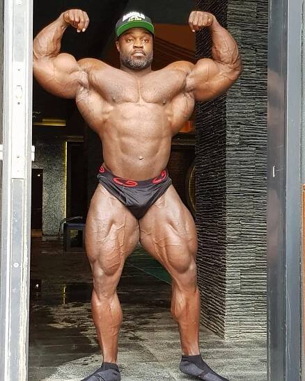 Brandon Curry má 9 týdnů před startem na prestižním Arnold Classic 2019 velmi slušnou formu. Bude favoritem tohoto klání