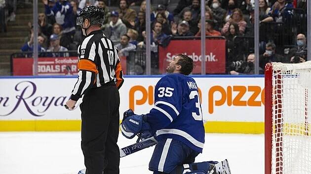 Petr Mrázek v bráně Toronto Maple Leafs