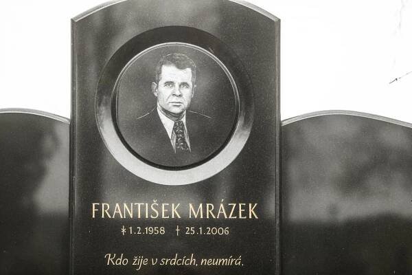 Devadesátky oživily slavné kauzy. Jak skončil Mrázek či aktéři orlických vražd