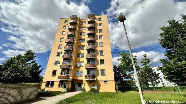 Prodej bytu 3+1 s balkónem Třeboň - Třeboňská realitní s.r.o.