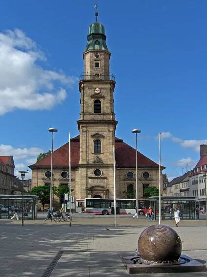 Soubor:Erlangen-Hugenotten-Kirche-front.jpg – Wikipedie
