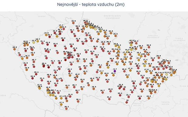 Nejteplejší odpoledne tohoto týdne je tady. Teploty aktuálně stoupají na některých místech i přes 23 °C