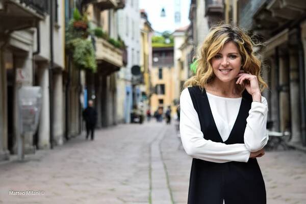 Elisabetta Pellini, un set fotografico in corso Matteotti – 23&venti