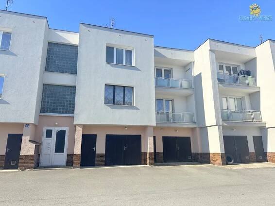 Prodej bytu 3+1 s balkonem zahradou a garáží