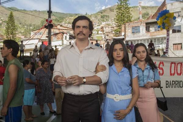 Narcos - Meč Simóna Bolívara - Z filmu - Wagner Moura, Paulina Gaitan