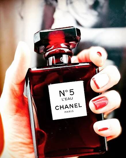 Chanel No 5 L'Eau Red Edition Chanel pro ženy