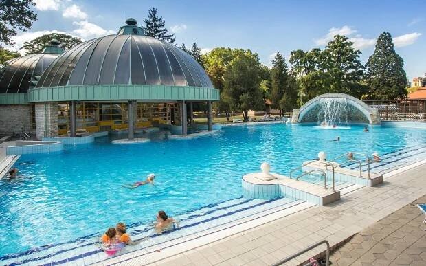 Maďarsko: Eger jen 400 m od termálních lázní v Hotelu Unicornis *** s neomezeným wellness a polopenzí - 24travel.cz