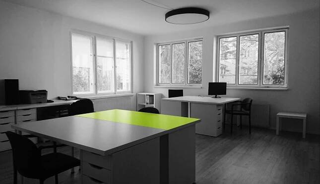 ArchiHUB | Pronájem stolu, kanceláře nebo zasedačky na Puškinově náměstí v Praze 6 - Bubenči.