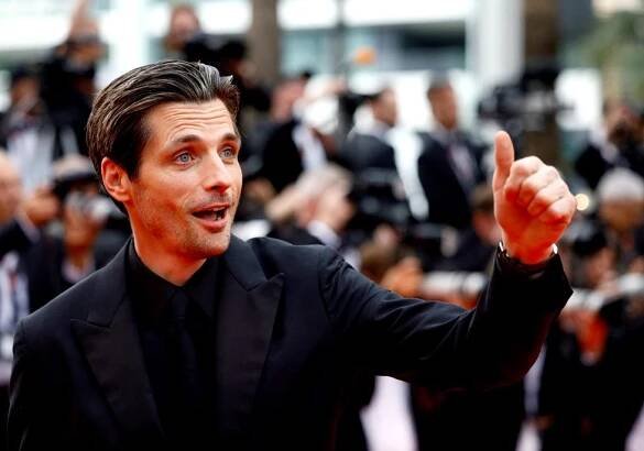 To »NEJ« z Cannes: Protesty kvůli Deppovi, modrá rebelka Mirrenová a Uma ladila s kobercem