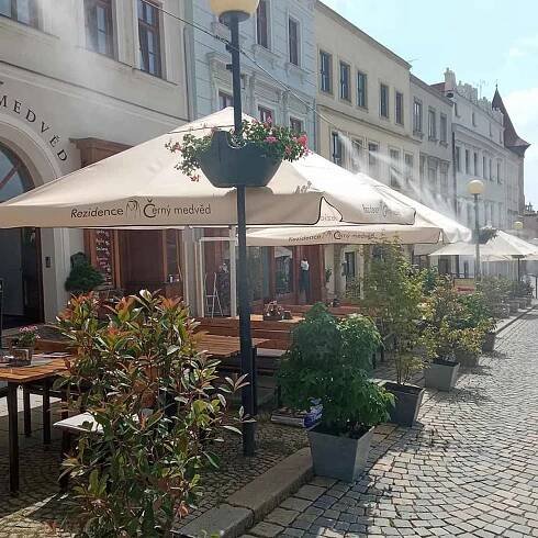 Restaurace Černý medvěd na Masarykově náměstí ve Znojmě.