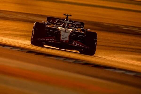 Haas F1 Team – BUSINESS / book GP