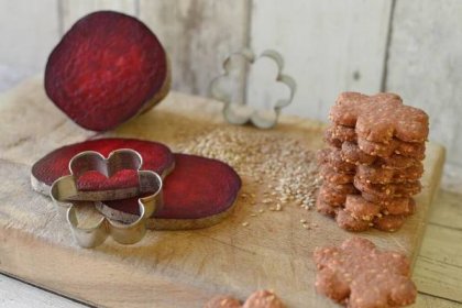 Sušenky z červené řepy a semínek