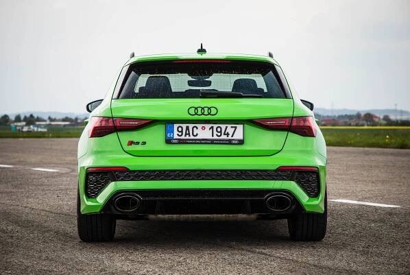 Nejnovější Audi RS 3 Sportback s pětiválcem s turbem je zelená šílenost za „rozumnou“ cenu
