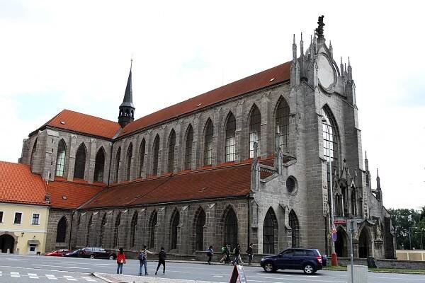 Prach jsi a v prach se obrátíš, potvrzuje i světoznámá kostnice v Sedlci