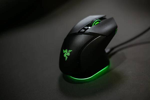 Razer Basilisk V3 Pro Gaming Mouse Review - IGN