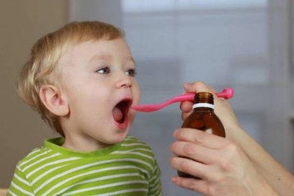 Jak zastavit záchvat kašle u dítěte