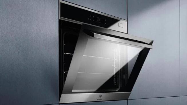 Pootevřená vestavná trouba Electrolux EOB8S39WX_06