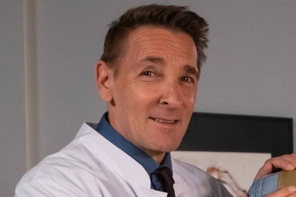 Bis heute begeistert „Bergdoktor“-Star Mark Keller das TV-Publikum und verdreht nicht nur seiner Serienfrau Vera (Rebecca Immanuel) den Kopf.