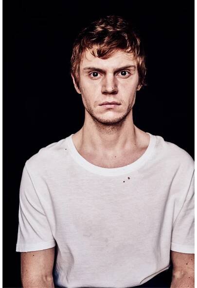Evan Peters : Issue Magazine