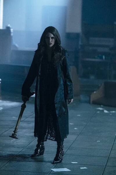 Kayla Ewell - Batwoman - Vysaj mě - Z filmu