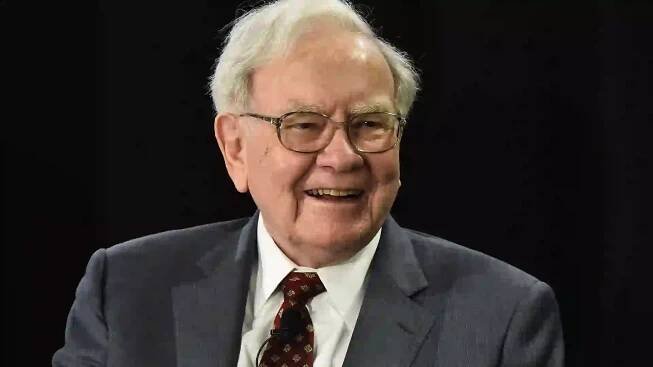 Warren Buffett smiling with a black backdrop for a photo - USA Apr 2015