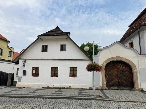 Lidový roubený dům (infocentrum) - Spálené Poříčí - Architektonické památky - Lidová architektura - Česká republika - Plzeňský