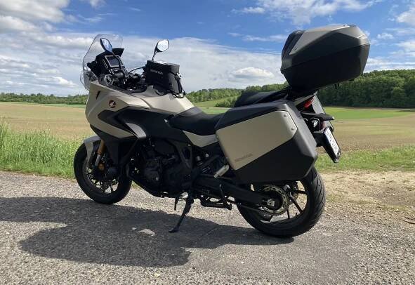 Test Honda NT1100 DCT: civilní Africa Twin | MOTORVIZE.cz