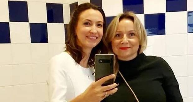 Lucie Gelemová a René Slováčková vyrazily společně do divadla.