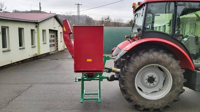Štěpkovače za traktor / malotraktor PIRANA s připojením vlečky