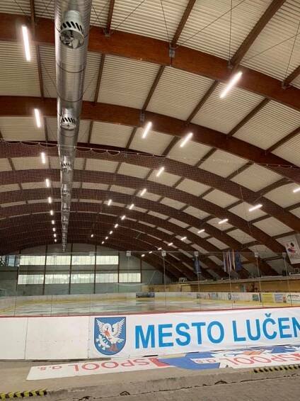 Výmena LED osvetlenia zimný stadion - Lučenec - Prenájom plošín za výhodné ceny!