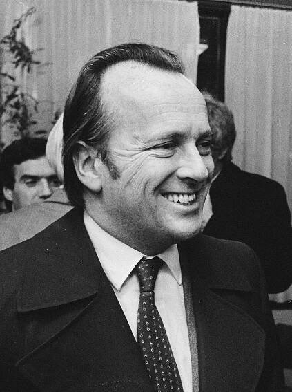 Soubor:Francisco Pinto Balsemão 1982 (cropped).jpg – Wikipedie
