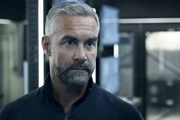 Zbrojnice - The Black Hand Man - Z filmu - Jay Harrington