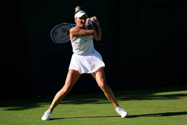 Nosková, Vondroušová i Bouzková slaví postup. Fruhvirtová nestačila na favoritku, zápas Siniakové přesunut na úterý