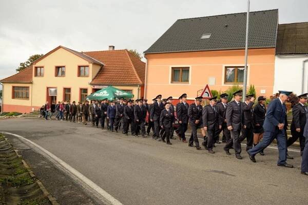 100. výročí odhalení památníku obětem 1. sv. války - Fotografie z výročí - Oficiální stránky obce Chyšky