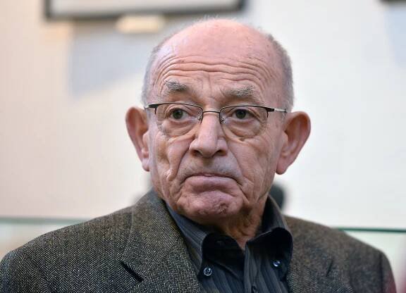 Zemřel Havlův kancléř a exministr obrany Dobrovský. Kocáb: „Statečný a přímý člověk“